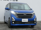 LEDヘッドライトです。ハイビームアシスト・ヘッドランプをハイビームにして走行中、前方の対向車や先行車がいたり、明るい場所を走行すると自動でロービームになります。