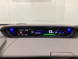 バックでの車庫入れも安心です! リアカメラが付いているバックモニター付のナビを装備しております。操作線もついており距離感も画面から確認できます。