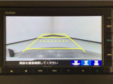 【バックカメラ】運転が苦手な方も車庫入れラクラクです!ギアをリバースに入れれば自動的に切り換わりますので、面倒な操作は不要です♪狭い駐車場もお車を傷つけず安心ですね!