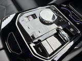 ドライバー目線の操作パネルは使い勝手がとても良くBMWでしか感じることのできません是非ご体験してみてください★