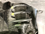 お車を安心してお乗りいただく為には、足回りの定期点検が欠かせません。サービスサポート(有償保証)では無料点検もご提供しており、安心のカーライフをお過ごしいただけるサポート体制が整っています。