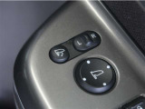 電動格納&ミラー角度調整機能付きです。