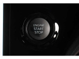 【スタートボタン】 ブレーキペダルを踏んでスタートボタンをプッシュ!