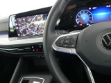 設定したスピードを上限に自動で加減速をし、一定の車間距離を保つ事で長距離運転の疲労を軽減する【ACC】が装備。