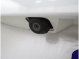 バックカメラが付いているので後方確認が非常にしやすいです。今や運転初心者も熟練者も必須装備!ついていて損はないですね♪