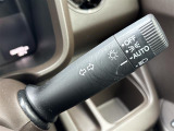 【オートライト(AUTO)】外の明るさをシステムが感知して、自動でヘッドライトが点灯します。ヘッドライトをつけ忘れを防ぐ便利機能です。