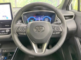 インテリアに合わせたデザインのステアリングは、運転される方のことも考え、運転しやすい形状、大きさです。是非一度、実際に触ってお確かめください。