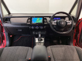 【前方視界】開放的な前方視界!運転がしやすく疲れにくいです♪窓が大きく、見通しがとっても良いおクルマですよ♪