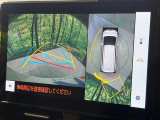 【パノラミックビューモニター】専用のカメラにより、上から見下ろしたような視点で360度クルマの周囲を確認することができます☆死角部分も確認しやすく、狭い場所での切り返しや駐車もスムーズに行えます。