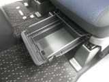 取り出しやすく、しまいやすい収納スペースが満載です。ティッシュやペットボトル等、用途に合わせた収納が可能ですので、使い方はあなた次第!