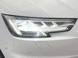 ●LEDハイビームが多数独立で存在し、ハイビーム時に対向車や前方を走る車の部分をロービームに切り替えが可能!!シーケンシャルウインカーも装備!!