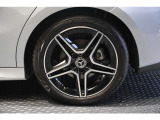 メルセデスの認定中古車「サーティファイドカー」では、万一お車が故障した場合も、ご購入後1年間もしくは2年間※は走行距離にかかわらずメルセデス・ベンツ正規サービスネットワークで無料修理いたします