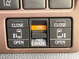 【両側パワースライドドア】スマートキーや運転席のスイッチで後席両側スライドドアの開閉が可能♪電動だから力を入れてドアを開ける必要が無く、小さなお子様でも簡単に開け閉めでき快適です♪