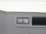 パワーバックゲートも装備しております。