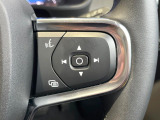【ステアリングスイッチ】運転中、前方から目線をそらさずにオーディオ等の操作ができるよう、適切に配置されたスイッチ類。安心&快適なドライブを演出してくれる便利な機能です。
