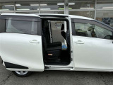 電動スライドドア!!荷物で手が塞がるなど簡単にドアの開閉が出来ます!何より力いらずで開閉OK!女性やお年寄りにも優しい。電動機能はOFFにもできますから元気なお子様の駆け出しも安心!