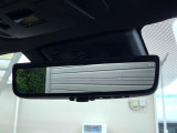 【デジタルインナーミラー】後席の大きな荷物や同乗者で後方が確認しづらい時でも安心!カメラが撮影した車両後方の映像をルームミラー内に表示。クリアな視界で状況の確認が可能です!
