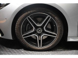 メルセデスの認定中古車「サーティファイドカー」では、万一お車が故障した場合も、ご購入後1年間もしくは2年間※は走行距離にかかわらずメルセデス・ベンツ正規サービスネットワークで無料修理いたします