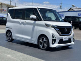 エマージェンシーブレーキ(衝突被害軽減ブレーキ)、フロントカメラが車両や歩行者を検知し警告音と共に衝突回避、軽減をアシストしてくれます。