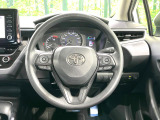 インテリアに合わせたデザインのステアリングは、運転される方のことも考え、運転しやすい形状、大きさです。是非一度、実際に触ってお確かめください。