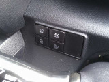 ハイブリッド車ならではの運転モードの切り替えもこちらのボタンから!