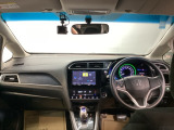 開放感のある運転席まわり! 運転席からの視界は良好です!!