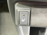 【シートヒーター】寒い日に重宝するシートヒーター!エアコンより早く温まってくれるので寒がりの人も安心ですね♪エアコンの温風は乾燥するから苦手、という方にもをおすすめです。