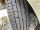 【タイヤの溝もしっかりとございます】車の状態や気になることがございましたらお気軽にお問い合わせくださいませ。