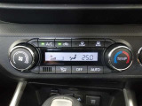 オートエアコンです。車内を設定温度に保ち、快適空間をキープします。