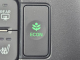ワンタッチで省燃費走行をサポートするECONスイッチを装備。