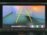 バックでの車庫入れも安心です! リアカメラが付いているバックモニター付のナビを装備しております。操作線もついており距離感も画面から確認できます。