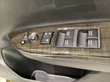 パワーウインドウは運転席でドア4枚とも上下の操作ができるようになっています。子供さんが勝手に操作できないようにロックすることも可能です。