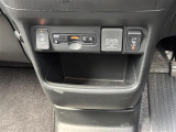 【シートヒーター】シートを温めてくれる暖房機器です!長時間座っていると負担が掛かりやすい背中や腰、または冬場などの寒い日に冷えやすい脚部に快適なぬくもりを伝えます。