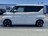 左側オートスライドドア付きです。リモコンや車内からでも開閉操作は可能です。