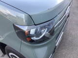 明るくて長寿命のLEDヘッドライト採用