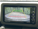 【バックカメラ】駐車時に後方がリアルタイム映像で確認できます。大型商業施設や立体駐車場での駐車時や、夜間のバック時に大活躍!運転スキルに関わらず、今や必須となった装備のひとつです!