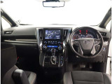 オシャレなインテリアで運転する気分も盛り上がりますよね^^