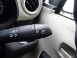 オートライト機能が装備されており暗い場所に入ると車両が検知しライトのON・OFFを自動的に切り替えてくれますので非常に便利な装備です♪