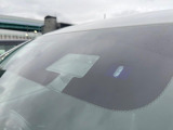 【三菱e-Assist】走行中に前方の車両等を認識し、衝突しそうな時は警報とブレーキで衝突回避と被害軽減をアシスト。より安全にドライブをお楽しみいただけます。