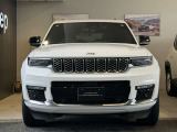 伝統のセブンスロットルグリルが一目でJeepと分かります。
