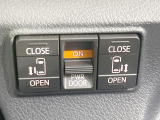 【両側パワースライドドア】スマートキーや運転席のスイッチで後席両側スライドドアの開閉が可能♪電動だから力を入れてドアを開ける必要が無く、小さなお子様でも簡単に開け閉めでき快適です♪