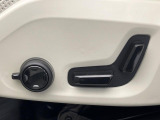 【パワーシート】スイッチ一つで簡単にシート位置の微調整が可能!電動だから力もいりません!自分に最適なシートポジションにセットして、快適なドライブをお楽しみください。