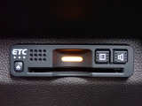 ■【ETC車載器】が装備されています。セットアップをしてお渡しとなり、ETCカードを差し込むだけで高速道路の利用が可能です。