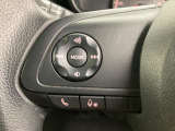 運転中、オーディオの操作をしてて、ハッとしたことはありませんか?ステアリングスイッチは、運転中でもハンドルでオーディオの操作が可能です。安全なドライブをサポートします。