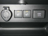 【シートヒーター搭載】シートを温めてくれる暖房機器です!長時間座っていると負担が掛かりやすい背中や腰、または冬場の寒い日に冷えやすい脚部に快適なぬくもりを♪