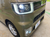 【LEDヘッドライト】悪天候や夜間走行時も良好な視界を確保し安心して運転できる高輝度LEDヘッドライトを装備!点灯速度が早く、消費電力も抑えられています。