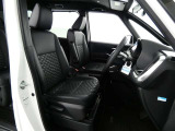 【内装クリーニング】室内は、トヨタの自動車クリーニング&ldquo;まるまるクリン&rdquo;を施工済です!シートはもちろん床面も、すっきりキレイ♪自信の仕上がりを、ぜひご覧下さい!!