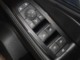 電動格納式ドアミラー・パワーウインドウを装備しています。