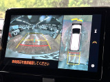 【パノラミックビューモニター】専用のカメラにより、上から見下ろしたような視点で360度クルマの周囲を確認することができます☆死角部分も確認しやすく、狭い場所での切り返しや駐車もスムーズに行えます。