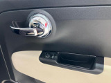 シンプルな運転席ドアスイッチ類